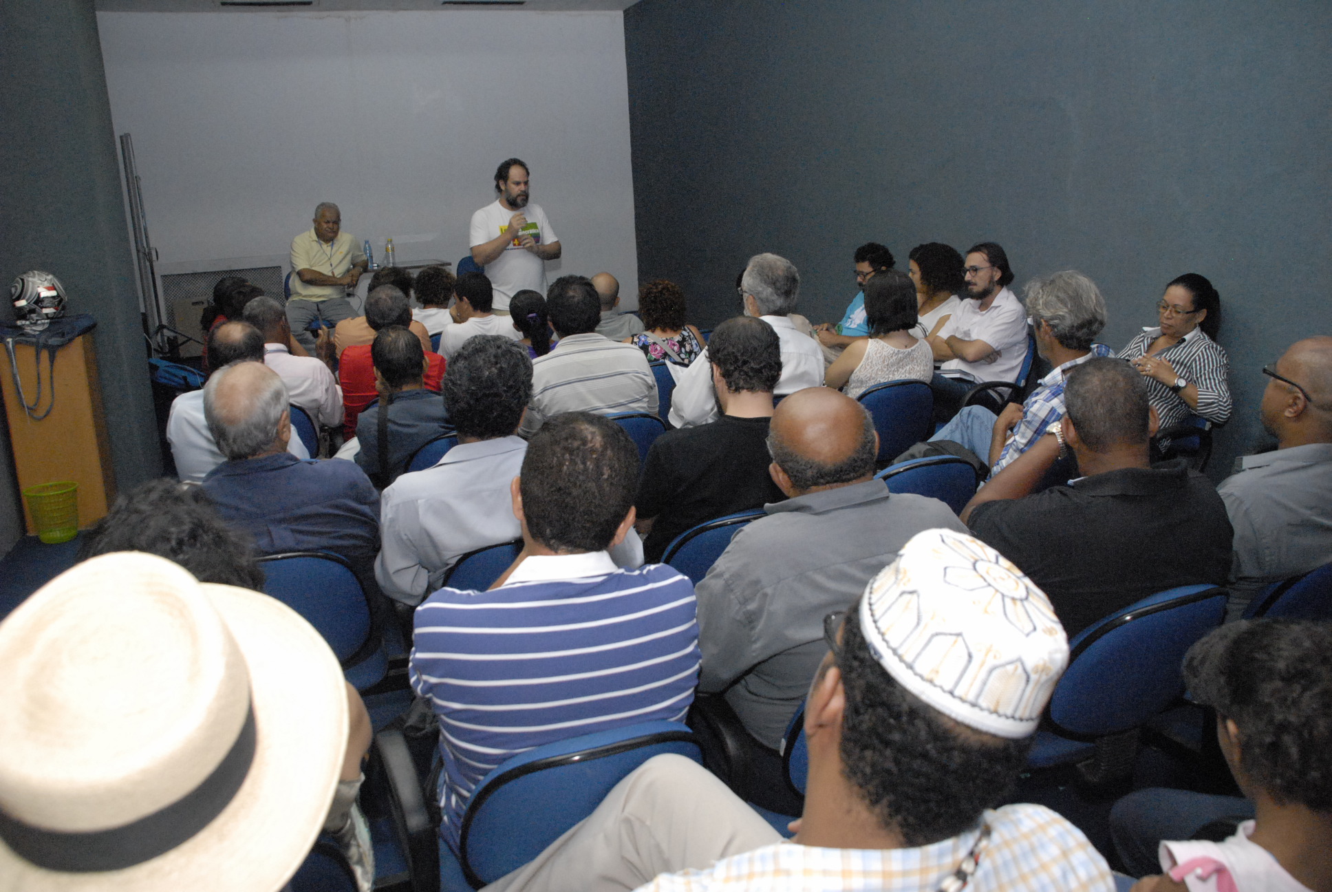 Foto de reunião com a sociedade civil. Crédito: Lú Streithorst