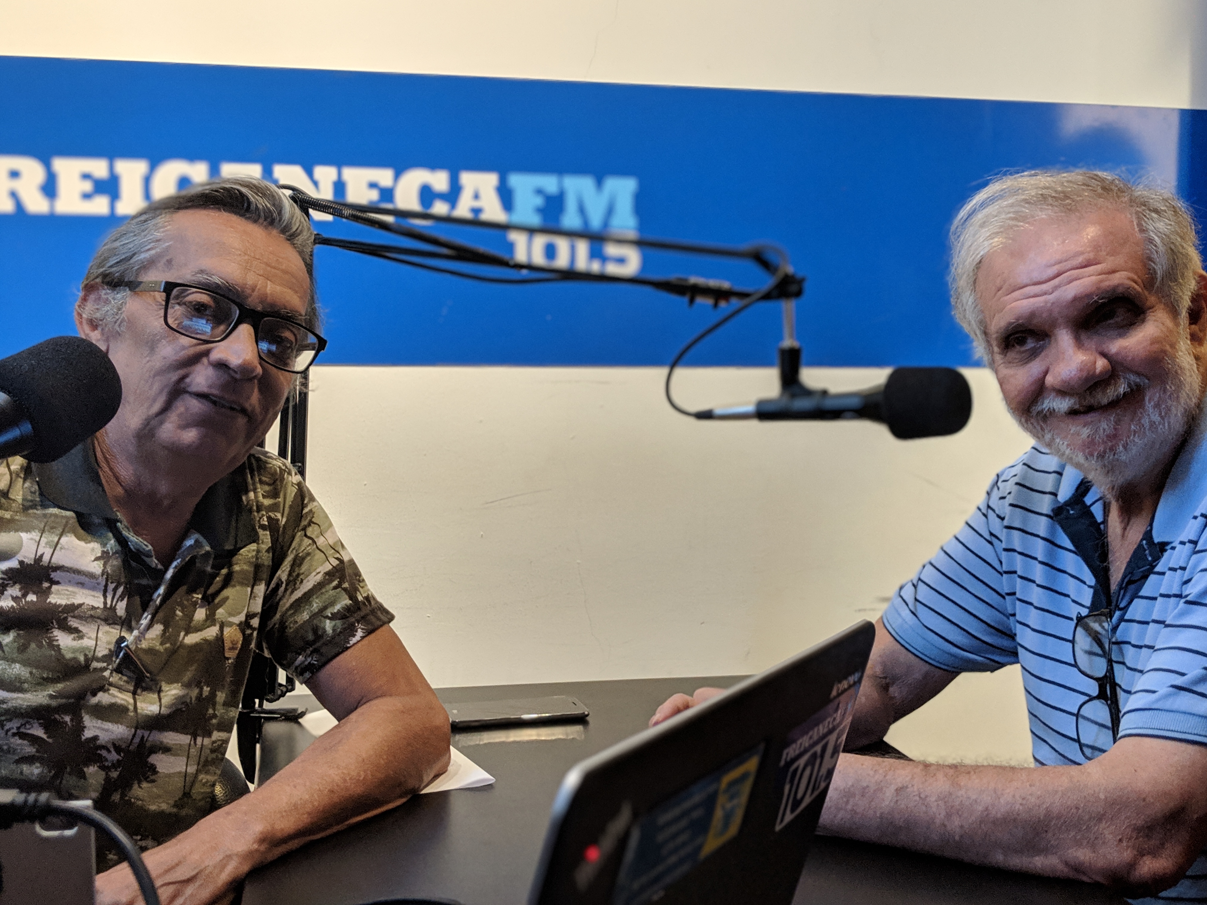 Manoel Constantino e Raimundo Carrero no estúdio da Frei Caneca 