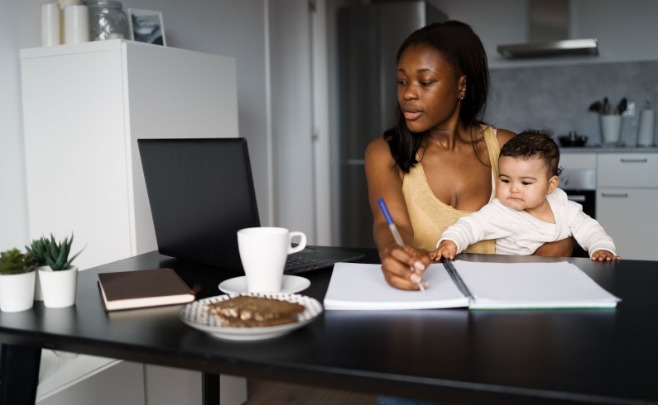 #TBT101 | Mamas, Minas e Manas pauta as dificuldades de mulheres mães na academia