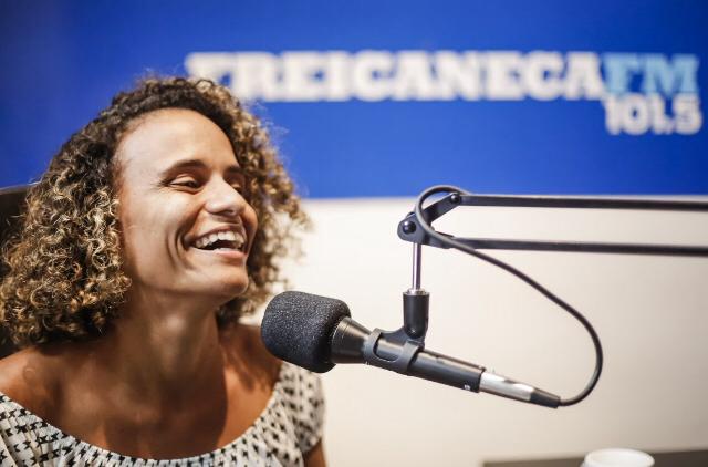 Foto de Priscila Xavier sorrindo