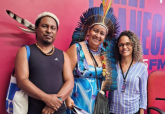 Da esquerda para a direita: Pajé Juruna, Cacica Kyalonan e Priscila Xavier.