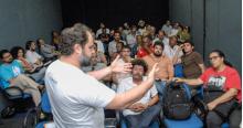 Foto de reunião do grupo de trabalho da Frei Caneca FM.