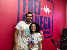 Alex Carvalho e Gabriele Alves no Estúdio da Frei Caneca FM