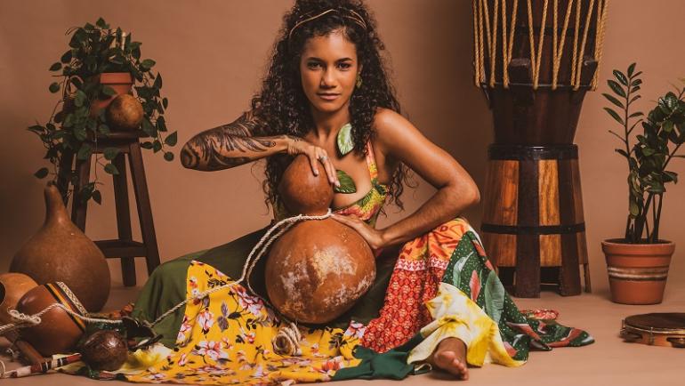 Poli, cantora